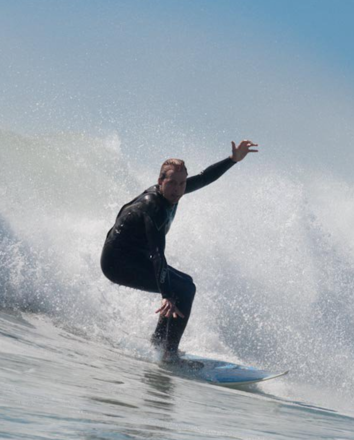 Julien Kasper surfing